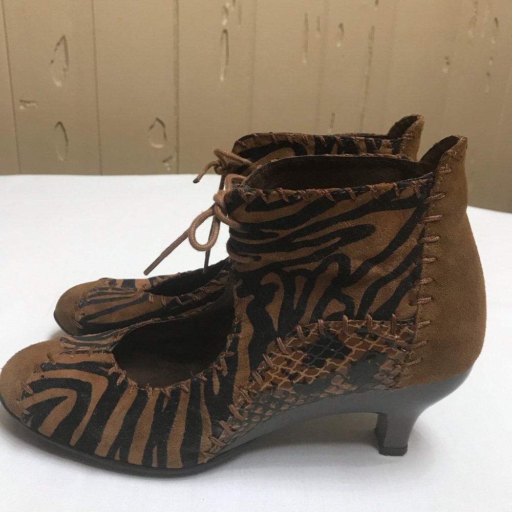 Shoes - Picture 4 of 10